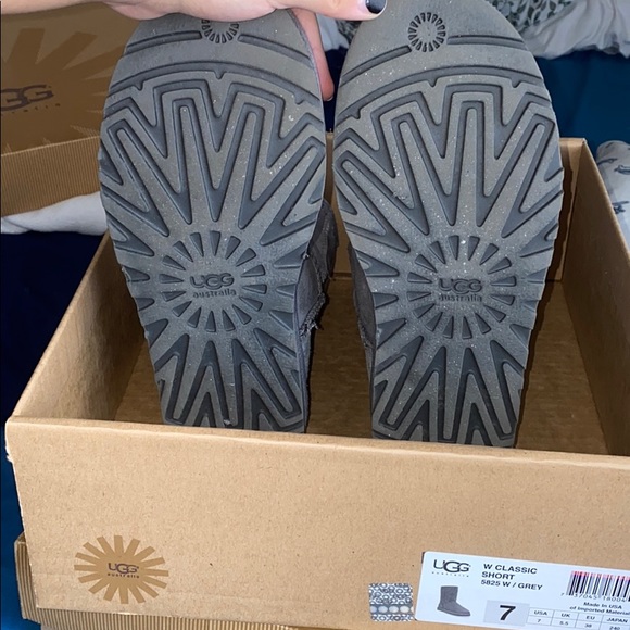 Short Uggs - Picture 2 of 6
